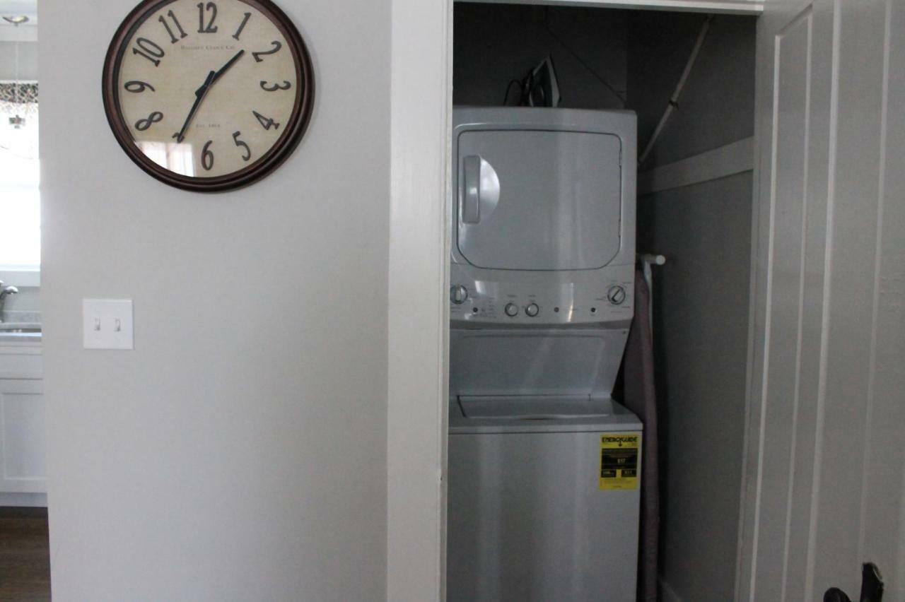 New One Bedroom Apartment Near Lake Winnipesaukee ウルフボロ エクステリア 写真